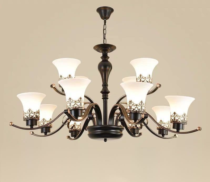 【商品仕様】■個口数：1 （〜40Wまで対応）■E26白熱球、電球型蛍光灯、LED電球使用可能■使用電球：12個（※電球は付属しておりません）■商品外寸：幅約96 高さ60 (cm)※サイズの誤差は多少発生します。ご了承下さい。※電球は付属しておりません。☆☆★★★★★★★★★★★★★☆☆◆取付工事は電気工事士にご相談してください。◆お客様のご覧になっているモニター等により多少色が異なる場合がございます。あらかじめご了承ください。◆複数ご注文の場合やお急ぎの場合は必ず事前に納期のお質問をお願いいたします。◆サイズの誤差は多少発生します。ご了承下さい。☆☆★★★★★★★★★★★★★☆☆■商品の返品についてお届け致しました商品に相違がありました際は商品到着より5日以内に御連絡下さい。良品との交換をさせて頂きます。在庫のご用意がその時点で無い場合は返金処理させて頂きます。交換品が無い場合に限り返金対応させて頂きます。交換品を承諾頂けない場合お客様都合による返品となりますので宜しくお願い致します。期間内に御連絡無き場合は対処致しかねますので、宜しくお願い致します。注意事項1、こちらの商品は海外製の新品です。撮影時の照明やPC環境によって実際の商品と色が違う場合があります。2、輸入品で日本語の説明がない場合があり、サポートもございませんので商品知識のある方のみ御注文下さい。3、ご注文について代引き引き換え、局留めは受け付けておりません。4、取り扱っている商品は、海外・アジア製品になります。きちんと全ての商品の検品をしておりますが、日本製に比べると作りが甘い場合があります。完璧を求められる方は御注文をお控えください。5、初期不良、輸送中の破損等は返金対応させて頂きます。その際はご到着から2日以内にご連絡をお願い致し6、新品未使用品ですが、外箱に初期からのスレ、剥げ歪みなどあります7、この商品は、購入後発送まで7日程度を要しますので、ご理解の上ご購入頂きますようお願い致します上記理由の返品交換は承ることが出来ませんので予めご了承くださいませ。【商品仕様】■個口数：1 （〜40Wまで対応）■E26白熱球、電球型蛍光灯、LED電球使用可能■使用電球：12個（※電球は付属しておりません）■商品外寸：幅約96 高さ60 (cm)※サイズの誤差は多少発生します。ご了承下さい。※電球は付属しておりません。☆☆★★★★★★★★★★★★★☆☆◆取付工事は電気工事士にご相談してください。◆お客様のご覧になっているモニター等により多少色が異なる場合がございます。あらかじめご了承ください。◆複数ご注文の場合やお急ぎの場合は必ず事前に納期のお質問をお願いいたします。◆サイズの誤差は多少発生します。ご了承下さい。☆☆★★★★★★★★★★★★★☆☆■商品の返品についてお届け致しました商品に相違がありました際は商品到着より5日以内に御連絡下さい。良品との交換をさせて頂きます。在庫のご用意がその時点で無い場合は返金処理させて頂きます。交換品が無い場合に限り返金対応させて頂きます。交換品を承諾頂けない場合お客様都合による返品となりますので宜しくお願い致します。期間内に御連絡無き場合は対処致しかねますので、宜しくお願い致します。注意事項1、こちらの商品は海外製の新品です。撮影時の照明やPC環境によって実際の商品と色が違う場合があります。2、輸入品で日本語の説明がない場合があり、サポートもございませんので商品知識のある方のみ御注文下さい。3、ご注文について代引き引き換え、局留めは受け付けておりません。4、取り扱っている商品は、海外・アジア製品になります。きちんと全ての商品の検品をしておりますが、日本製に比べると作りが甘い場合があります。完璧を求められる方は御注文をお控えください。5、初期不良、輸送中の破損等は返金対応させて頂きます。その際はご到着から2日以内にご連絡をお願い致し6、新品未使用品ですが、外箱に初期からのスレ、剥げ歪みなどあります7、この商品は、購入後発送まで7日程度を要しますので、ご理解の上ご購入頂きますようお願い致します上記理由の返品交換は承ることが出来ませんので予めご了承くださいませ。【商品仕様】■個口数：1 （〜40Wまで対応）■E26白熱球、電球型蛍光灯、LED電球使用可能■使用電球：12個（※電球は付属しておりません）■商品外寸：幅約96 高さ60 (cm)※サイズの誤差は多少発生します。ご了承下さい。※電球は付属しておりません。☆☆★★★★★★★★★★★★★☆☆◆取付工事は電気工事士にご相談してください。◆お客様のご覧になっているモニター等により多少色が異なる場合がございます。あらかじめご了承ください。◆複数ご注文の場合やお急ぎの場合は必ず事前に納期のお質問をお願いいたします。◆サイズの誤差は多少発生します。ご了承下さい。☆☆★★★★★★★★★★★★★☆☆■商品の返品についてお届け致しました商品に相違がありました際は商品到着より5日以内に御連絡下さい。良品との交換をさせて頂きます。在庫のご用意がその時点で無い場合は返金処理させて頂きます。交換品が無い場合に限り返金対応させて頂きます。交換品を承諾頂けない場合お客様都合による返品となりますので宜しくお願い致します。期間内に御連絡無き場合は対処致しかねますので、宜しくお願い致します。注意事項1、こちらの商品は海外製の新品です。撮影時の照明やPC環境によって実際の商品と色が違う場合があります。2、輸入品で日本語の説明がない場合があり、サポートもございませんので商品知識のある方のみ御注文下さい。3、ご注文について代引き引き換え、局留めは受け付けておりません。4、取り扱っている商品は、海外・アジア製品になります。きちんと全ての商品の検品をしておりますが、日本製に比べると作りが甘い場合があります。完璧を求められる方は御注文をお控えください。5、初期不良、輸送中の破損等は返金対応させて頂きます。その際はご到着から2日以内にご連絡をお願い致し6、新品未使用品ですが、外箱に初期からのスレ、剥げ歪みなどあります7、この商品は、購入後発送まで7日程度を要しますので、ご理解の上ご購入頂きますようお願い致します上記理由の返品交換は承ることが出来ませんので予めご了承くださいませ。【商品仕様】■個口数：1 （〜40Wまで対応）■E26白熱球、電球型蛍光灯、LED電球使用可能■使用電球：12個（※電球は付属しておりません）■商品外寸：幅約96 高さ60 (cm)※サイズの誤差は多少発生します。ご了承下さい。※電球は付属しておりません。☆☆★★★★★★★★★★★★★☆☆◆取付工事は電気工事士にご相談してください。◆お客様のご覧になっているモニター等により多少色が異なる場合がございます。あらかじめご了承ください。◆複数ご注文の場合やお急ぎの場合は必ず事前に納期のお質問をお願いいたします。◆サイズの誤差は多少発生します。ご了承下さい。☆☆★★★★★★★★★★★★★☆☆■商品の返品についてお届け致しました商品に相違がありました際は商品到着より5日以内に御連絡下さい。良品との交換をさせて頂きます。在庫のご用意がその時点で無い場合は返金処理させて頂きます。交換品が無い場合に限り返金対応させて頂きます。交換品を承諾頂けない場合お客様都合による返品となりますので宜しくお願い致します。期間内に御連絡無き場合は対処致しかねますので、宜しくお願い致します。注意事項1、こちらの商品は海外製の新品です。撮影時の照明やPC環境によって実際の商品と色が違う場合があります。2、輸入品で日本語の説明がない場合があり、サポートもございませんので商品知識のある方のみ御注文下さい。3、ご注文について代引き引き換え、局留めは受け付けておりません。4、取り扱っている商品は、海外・アジア製品になります。きちんと全ての商品の検品をしておりますが、日本製に比べると作りが甘い場合があります。完璧を求められる方は御注文をお控えください。5、初期不良、輸送中の破損等は返金対応させて頂きます。その際はご到着から2日以内にご連絡をお願い致し6、新品未使用品ですが、外箱に初期からのスレ、剥げ歪みなどあります7、この商品は、購入後発送まで7日程度を要しますので、ご理解の上ご購入頂きますようお願い致します上記理由の返品交換は承ることが出来ませんので予めご了承くださいませ。