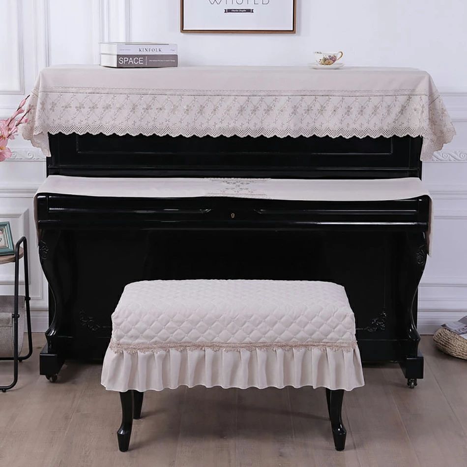 【サイズ】ピアノトップタオル 200*90cm、ピアノキータオル 190*27cm、椅子カバー（一人掛けタイプ）58*38cm、椅子カバー（二人掛けタイプ）78*38cm。ほとんどのサイズのピアノに適合します。【素材】ポリエステル 生地には、水に縮まない、耐久性がありしわになりにくく、速乾機能をもつ、手入れがとっても簡単です！（外部損害と傷から保護します。急激な温度と湿度の変化に対して穏やかな絶縁を提供します。）【仕様】周囲は繊細な花模様のレースで縁取りされ、華やかで上品な雰囲気になります。独特の外観でしわになりにくてよい懸垂感を持つ。大切なピアノの保護をしつつ、お部屋のアクセントにもなる素敵なアイテムです。【オススメ】電子ピアノカバー・キーボードカバー・アップライトピアノのトップカバーとしてご使用いただけます。ローボードや下駄箱など長めの家具のカバーリングにもご使用いただけます。【高級感】高級感と重厚感を兼ね揃えたお勧めの逸品です。 かわいいおしゃれなピアノカバーをお探しの方にオススメです。【サイズ】ピアノトップタオル 200*90cm、ピアノキータオル 190*27cm、椅子カバー（一人掛けタイプ）58*38cm、椅子カバー（二人掛けタイプ）78*38cm。ほとんどのサイズのピアノに適合します。【素材】ポリエステル 生地には、水に縮まない、耐久性がありしわになりにくく、速乾機能をもつ、手入れがとっても簡単です！（外部損害と傷から保護します。急激な温度と湿度の変化に対して穏やかな絶縁を提供します。）【仕様】周囲は繊細な花模様のレースで縁取りされ、華やかで上品な雰囲気になります。独特の外観でしわになりにくてよい懸垂感を持つ。大切なピアノの保護をしつつ、お部屋のアクセントにもなる素敵なアイテムです。【オススメ】電子ピアノカバー・キーボードカバー・アップライトピアノのトップカバーとしてご使用いただけます。ローボードや下駄箱など長めの家具のカバーリングにもご使用いただけます。【高級感】高級感と重厚感を兼ね揃えたお勧めの逸品です。 かわいいおしゃれなピアノカバーをお探しの方にオススメです。