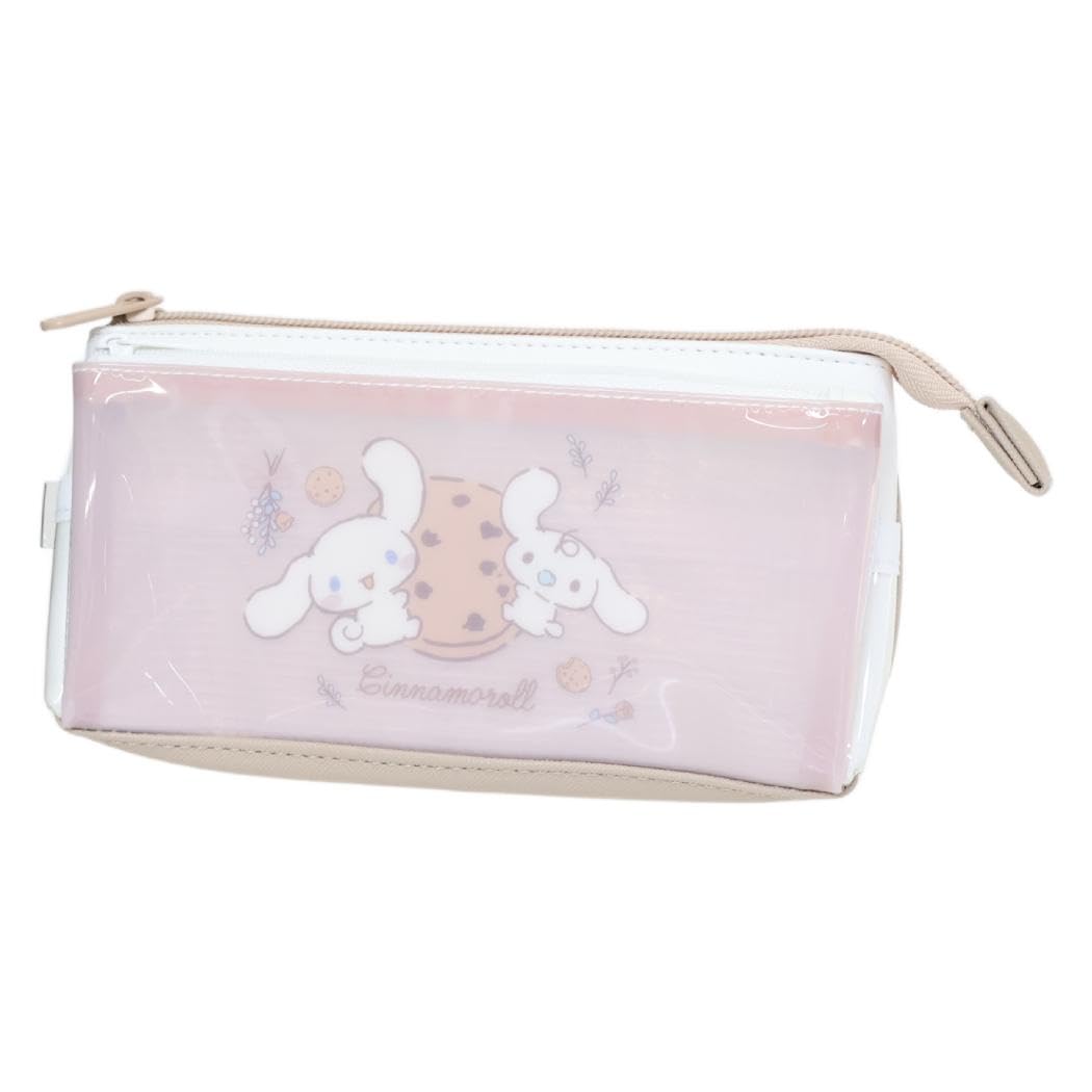 • サイズ(約)：H90×W190×D50mm • 素材：合成皮革・PVC • 生産国：中国 • フラップポケットを開くと便利なクリアPVCポケット付き