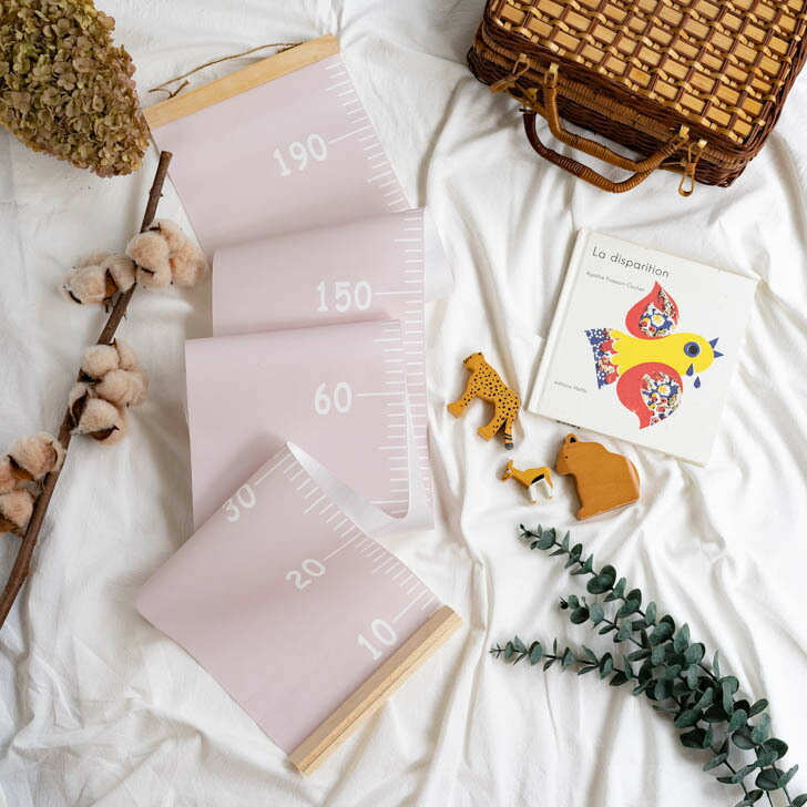 お誕生日や記念日など特別な日にピッタリなメモリアル身長計です 木と淡いカラーの組み合わせがとても可愛いです 特別な一日や日常の成長記録を素敵なお写真に残してみませんか 身長計 身長メジャー 身長スケール 身長記念 成長記録 想い出 記念写真 兄弟写真 成長写真