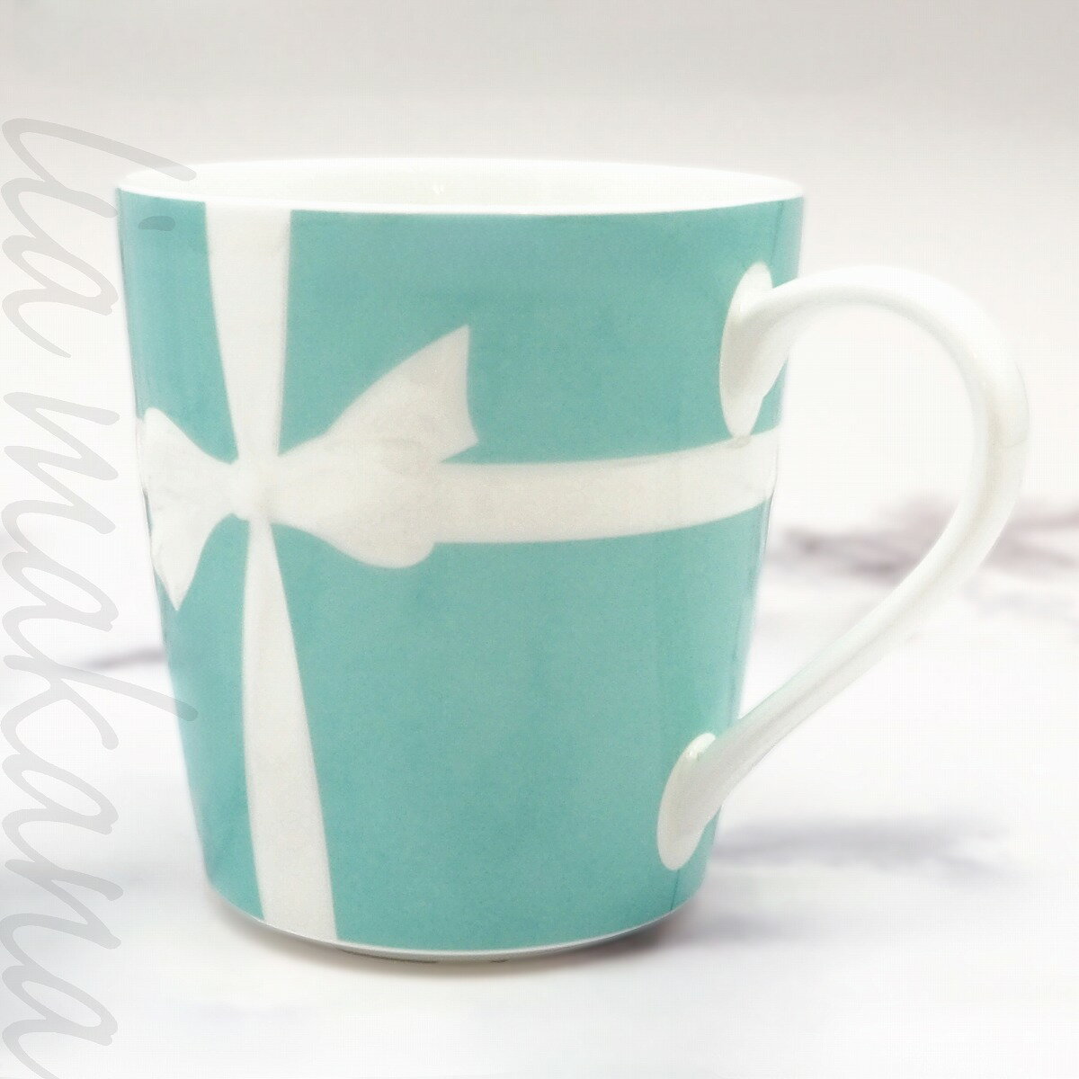 【N 新品/未使用品】TIFFANY&CO. ティファニー ブルーリボン マグ マグカップ 食器 テーブルウェア 陶磁器 ホワイト ティファニーブルー 日本製 【リアマカナ】のサムネイル