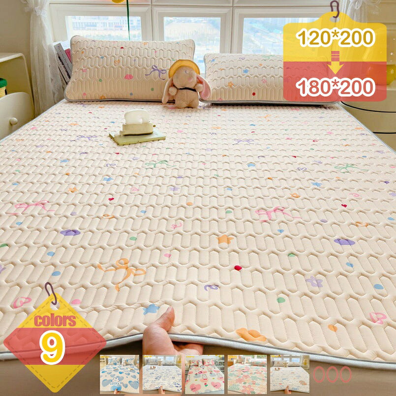 メイン素材：ポリエステル【サイズ】120*200cm=ベッドパッド 1個+(48*74)枕カーバー 1個 、150*200cm、180*200cm=ベッドパッド 1個+(48*74)枕カーバー 2個【冷感が続く】吸湿発散に優れ通気性も良いので、寝返りなどで移動するたびに、身体が接していない部分が放熱して温度が下がるので、朝まで冷感が持続します。真夏の時期は扇風機や冷房をかけてご使用いただくと、冷たさを感じます。【便利】四隅にはズレ防止のゴムバンド付きなので、しっかり固定して、着脱も簡単、寝返りしてもずれにくいです。つけ外しも簡単で、敷布団にもベッドマットレスにも装着できます。汚れても洗濯機で丸洗いでき、乾きも早いので常に清潔に保てます。軽量で、コンパクトにまとまるので収納もお手入れも楽にできます。【防ダニ・抗菌・防臭 】さらに抗菌・防臭加工が施されています。細菌の増殖を抑制し、防臭効果を発揮！夏の気になる汗や皮脂のニオイも気にならない！清潔快適にお過ごし頂けます。【いつでも清潔】洗濯機で丸洗いでき、乾きも早いので常に清潔に保てます。春夏を快適に過ごすための必要不可欠なアイテム。シンプルでクール 毎日のホームタイムを共に過ごしてゆきたい。 【サイズ】 豊富なサイズから選べます！必ず見つかる幅ひろいサイズ展開！ 120*200cm=ベッドパッド 1個+(48*74)枕カーバー 1個 150*200cm、180*200cm=ベッドパッド 1個+(48*74)枕カーバー 2個 【利点】 接触冷感 肌がこの接触冷感敷きパッドに触れた瞬間、体温が速やかに敷きパッドに移って、涼しい。真夏の熱帯夜に寝返りなどの度に心地良いクール感が伝われて、快適とした感触をお楽しみいただけます。 通気性 夏の場合は、汗をかいても素早く湿気を吸い取り、発散してくれるのでいつでもサラサラとした肌触りです。 抗菌防臭 湿気や汗でジメジメする夏は、菌が繁殖しやすい季節です。中わたに抗菌・防臭効果のある素材を使用していますので、汗の臭いや細菌の繁殖を抑えできて、清潔感を保ちます。そして、低ホルムアルデヒドなのでお子様にも安心。 【家庭で洗える】 ご家庭でお洗濯できますので、いつも清潔にお使いいただけます。 【追加ポイント】 人工測量なので、多少の誤差がある場合がございます。ご購入頂く前に、ご自宅のベッドサイズを先にご確認ください。商品選択時には、実物の詳細ページの情報をよく確認することをお勧め敷きパッド ガーゼ パイル 綿100% 敷パッド キングサイズ ベビー ポコポコ タオル地 麻 厚手 通年 120×205cm 防水 クイーンサイズ 無印 一体型ボックスシーツ シングル敷きパッド 敷ふとん ベッドマットレス マットレス リネン敷きパッド ハンザムココア 凛寝 綿100 タオル地 かわいい オールシーズン 敷きパッド 200 240 敷きパッド ダブル敷きパッド 蒸れにくい 寝汗を吸収 汗かき 暑がり お肌にやさしい サラッと感 サラッと快適 春 秋 天然のエアコン 麻混わた 吸水性 吸汗性 速乾性 耐久性 丸洗い パイル ベッド敷きパッド ワイドキング 厚手 ワイドキング 300 幅280 麻 コットン 冬 キング 敷きパッド セミシングル キングサイズ クイーンサイズ ウール 厚め 洗える ずれない