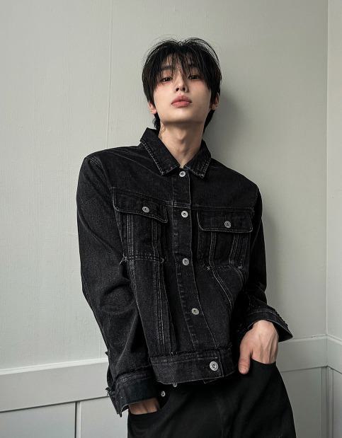 ■サイズ情報FREE SIZE（着丈:60cm 肩幅:50.0cm 胸囲:58.0cm 袖丈:61.0cm）■カラーMatte BlackWhite■素材レーヨン80%ポリエステル20％■備考※撮影環境やご覧になるモニターの設定により、画像と実際の商品で色味が異なって見える場合がございます。※ COSYHARUでは一部セレクトアイテムも取り扱っているため、商品に付属するタグがブランド名と異なる場合がございます。※ サイズ表記と実際の商品寸法に差が生じる場合がございます。また、ご注文サイズと異なるサイズ表記（例：ご注文はLサイズでも商品タグにはXLなど）が付いている場合がございます。