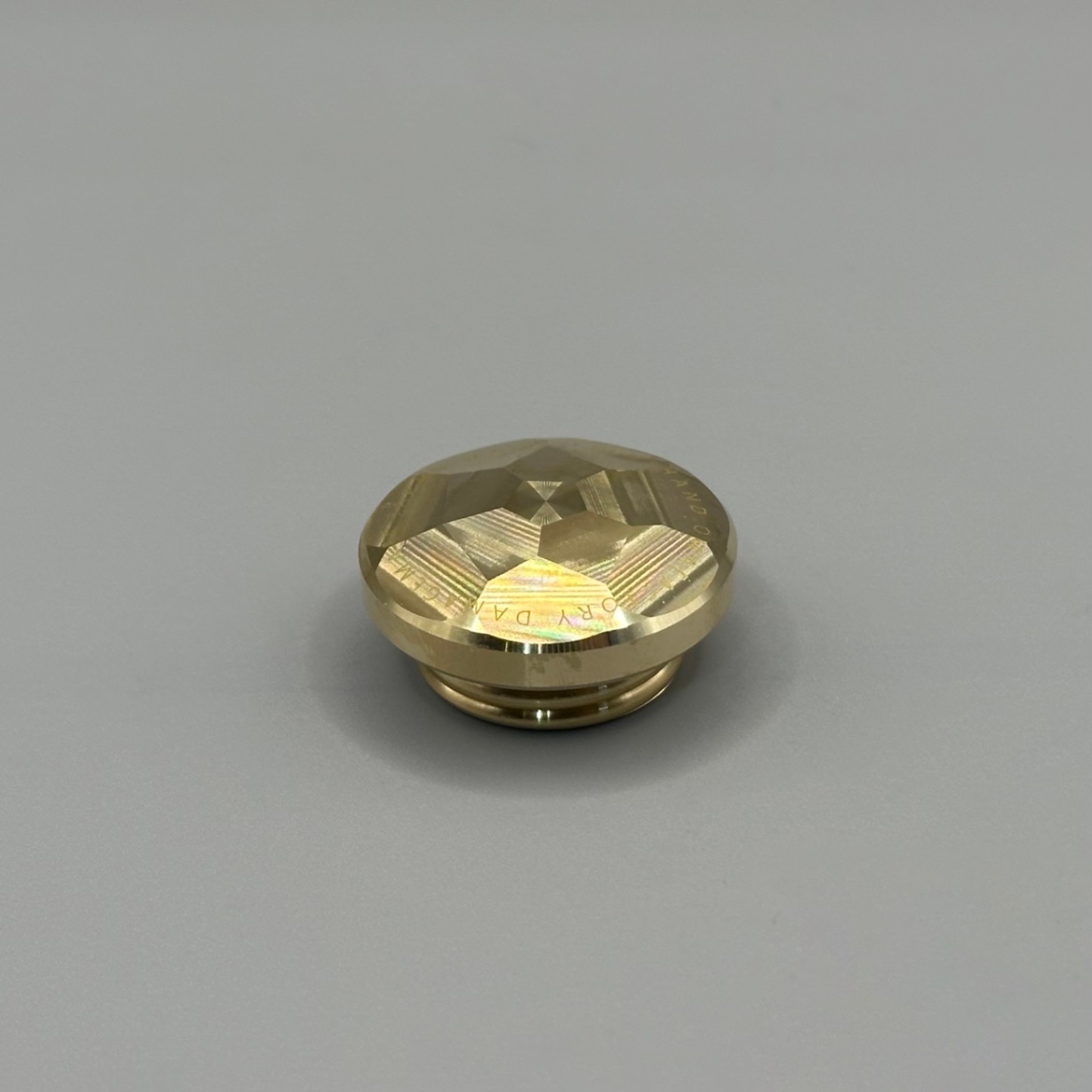 OMA.Factory Fe.Diamond Cap Brass tAnhpICLbv^J