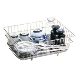 工房アイザワ　ながしこもの 水切ラック　受皿付　大　1282 受皿付きのステンレス製水切りラック♪ ながしこもの 主役を食うアミの脇役たち 同じ小道具といっても、流し周りの小物は、台所の主役ではありません。 しかし、流し小物の選択で、主婦の美意識が問われる時代です。 ここにとりあげたながしこものシリーズは、アミの決定版18-8ステンレスのスパーク・メッシュ、もしくは18-8の織りアミを使用した、清潔で、個性的な、いぶし銀のような傍役たちの一群です。錆びず、歪まず、こわれず、控え目に、主役を引き立てます。 材質 本体：18-8ステンレス　受皿：18-0ステンレス サイズ (約)380×280×145mm ブランド 工房アイザワ(コウボウアイザワ) 広告文責 株式会社ルーマニア/03-5876-8107 ※パッケージ、デザイン等が予告なく変更される場合がございます ※画面状況によって実際のお色と見え方が異なる場合がございますので、予めご了承くださいませ。