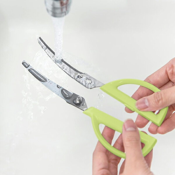 Rakuten - 【メール便送料無料】貝印　KAI KITCHEN　カーブキッチンバサミ　キャップ付き　グリーン　DH8003