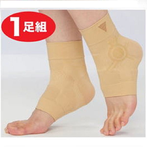 MINOLOGI MINOLOGI マイノロジ ひざ腰らくらく足首サポーター 1足組 くるぶしロックし内側加重！ はくだけでひざ・腰らくらく！ 軸がぶれ歩行が不安定になると足首だけでなく膝や腰にまで強い負担がかかることも。 サポーターを履くだけで伸縮力のあるシリコンがブレやすいくるぶしをロック、歩行軸を安定させて膝・腰にかかる負担を軽減します。 薄手なので上から靴下も！ 【膝　膝の悩み　膝の負担　腰　腰の悩み　腰の負担　足首　くるぶし　歩行姿勢　サポーター　足のサポーター　シリコン製】 商品名 MINOLOGI マイノロジ ひざ腰らくらく足首サポーター 1足組 材質 ナイロン78％、ポリウレタン21％、ポリエステル1％ プリント部分　シリコン 生産国 中国 広告文責 株式会社ルーマニア/03-5876-8107