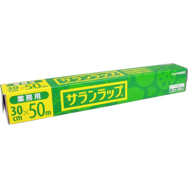 業務用サランラップ　BOXタイプ　30cm×50m 密着性が良く、ハリ・コシがあって丈夫！ 高いバリア性と安心の耐冷性と耐熱性！ ●酸素を通しにくく、食品の変質を防ぎます。 ●水分を逃さず、新鮮さを保ちます。 ●耐熱温度は140度、耐冷温度は一60度。電子レンジ加熱から冷凍保存まで幅広く使えます。 ●香りを保ち、においを通しにくい構造です。 ●酸や塩分にも強いので、梅干し、レモン等を包むのに適しています。 【使用上の注意】 ・火気に近づけないでください。 ・油性の強い食品を直接包んで、電子レンジに入れないでください。 商品名 サランラップ　業務用サランラップ　BOXタイプ 内容量 30cm×50m 原材料 ポリ塩化ビニリデン 添加物 脂肪酸誘導体（柔軟剤）、エポキシ化植物油（安定剤） 耐熱・耐冷温度 140度／-60度 生産国 日本 広告文責 株式会社ルーマニア/03-5876-8107
