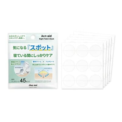 シェモア Acn-aid(アクネイド)ナイトパッチシート　45枚入り お肌のトラブルにパッチシートで集中ケア。 ◆気になるお肌のトラブルスポットに…パッチシートで寝ている間に集中ケア。 商品名 シェモアAcn-aid(アクネイド)ナイトパッチシート　45枚入り 商品区分 雑貨 セット内容 45枚（9枚×5シート） 1枚：直径 約19mm 材質 フィルム：ポリエチレンフィルム・アクリル系粘着剤 剥離紙：紙 使用方法 Acn-aid（アクネイド）アクネケアクリームを塗布した上にナイトパッチシートを貼り、就寝し翌朝剥がしてください。 生産国 日本 販売元 株式会社シェモア 広告文責 株式会社ルーマニア/03-5876-8107