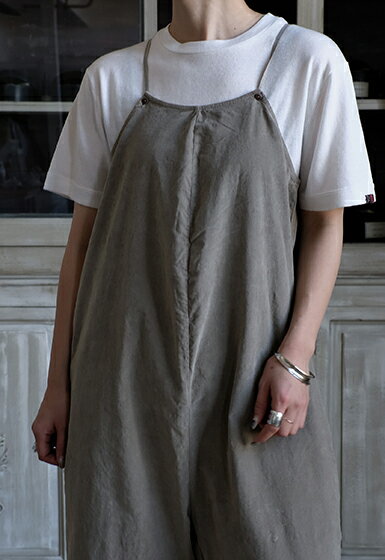 LICAVOU selectのALBUM DI FAMIGLIA 25AW VELVET SALOPETTE【全2色】｜アングル3