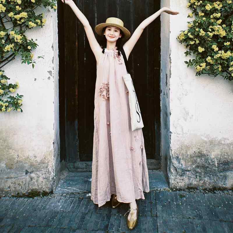 春 コーデ レディース ファッション オシャレ カワイイ シンプル きれいめ ナチュラル 上品カジュアル 婦人服 ピンク 花 ホルターネック ドレス 夏 海辺 バカンス バケーション フェアリー