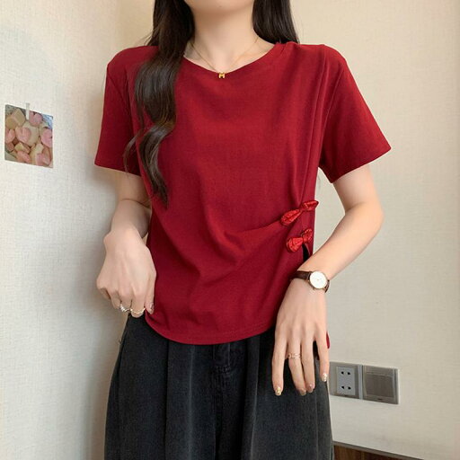 春 コーデ レディース ファッション オシャレ カワイイ シンプル きれいめ ナチュラル 上品カジュアル 婦人服 半袖 Tシャツ 夏 クラシック バックル スリット レッド トップス 春 コーデ レディース ファッション オシャレ カワイイ シンプル きれいめ ナチュラル 上品カジュアル 婦人服 半袖 Tシャツ 夏 クラシック バックル スリット レッド トップス