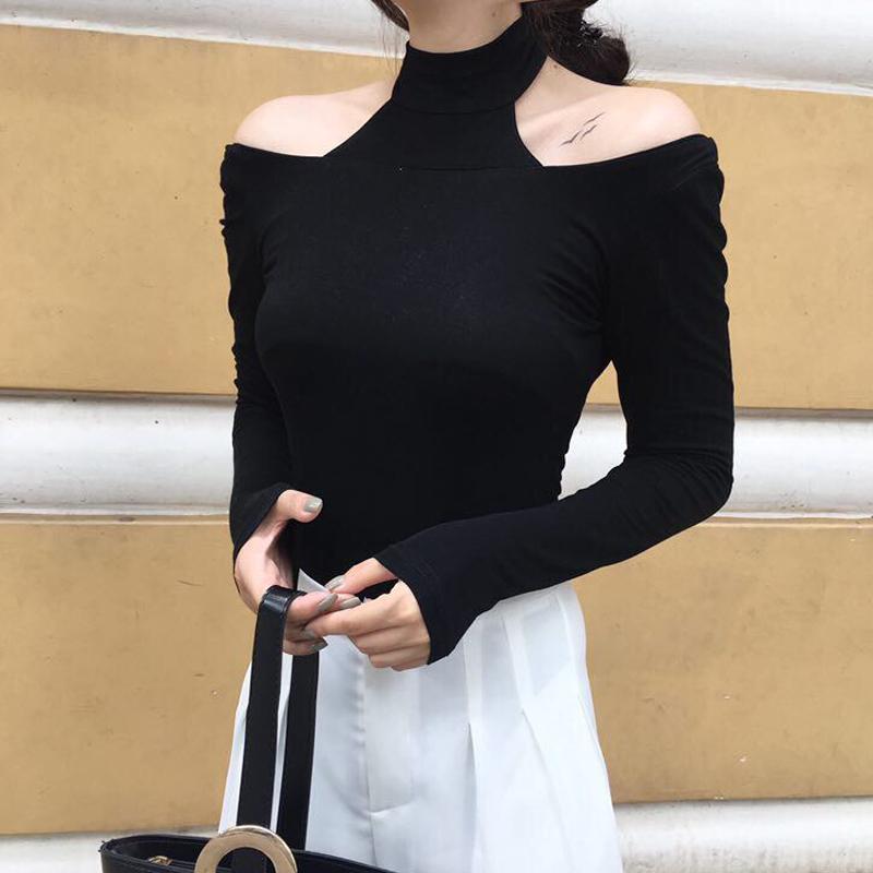 春 コーデ レディース ファッション オシャレ カワイイ シンプル きれいめ ナチュラル 上品カジュアル 婦人服 ホルターネック デコルテ タイト トップス 長袖 セクシー スリム 黒 レイヤリング シャツ T