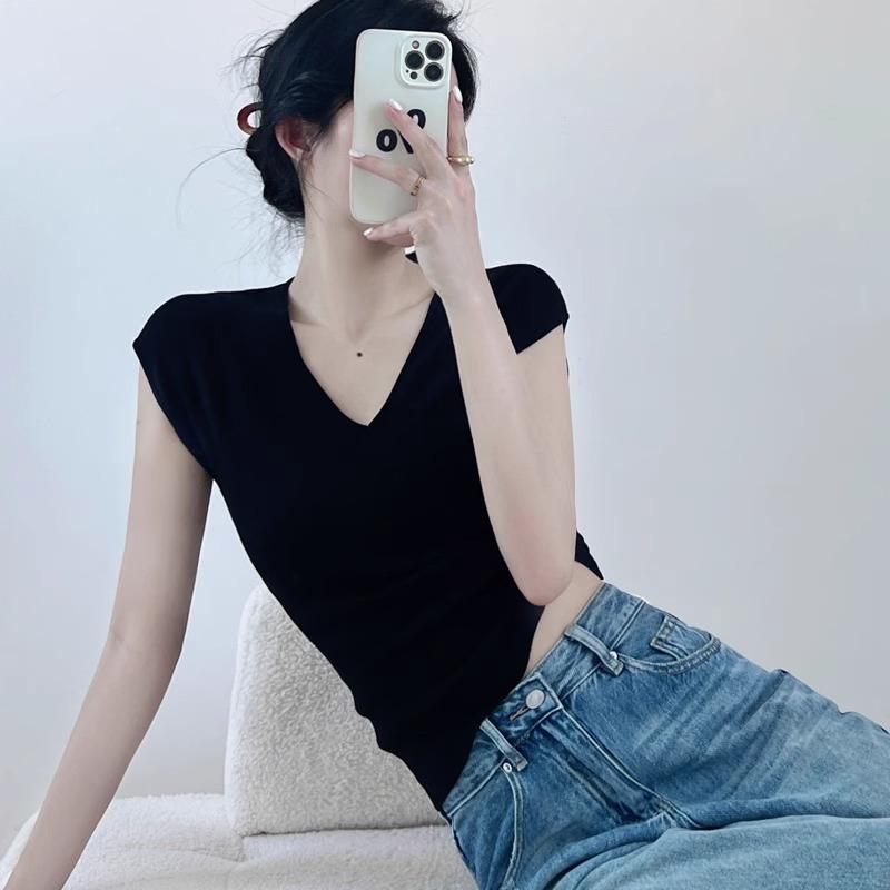 春 コーデ レディース ファッション オシャレ カワイイ シンプル きれいめ ナチュラル 上品カジュアル 婦人服 夏 半袖 タイト Vネック 黒 ニット Tシャツ アメリカン 薄手 トップス