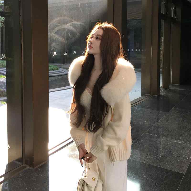 春 コーデ レディース ファッション オシャレ カワイイ シンプル きれいめ ナチュラル 上品カジュアル 婦人服 ファー 襟 フード付き セーター ジャケット ジッパー ニット カーディガン