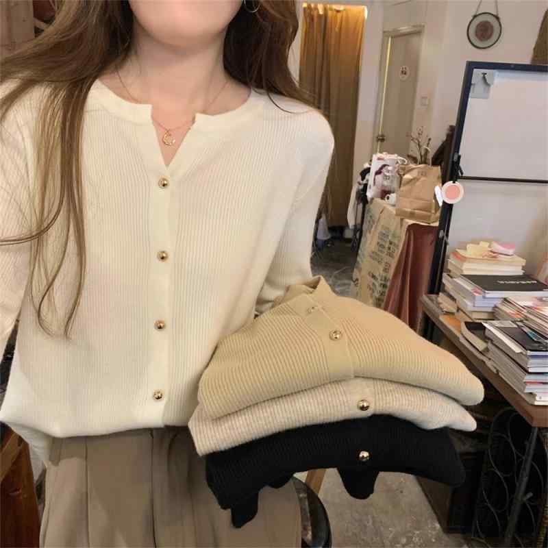 春 コーデ レディース ファッション オシャレ カワイイ シンプル きれいめ ナチュラル 上品カジュアル 婦人服 シック Vネック セーター カーディガン ボタン 長袖 ニット レイヤリング シャツ トップス