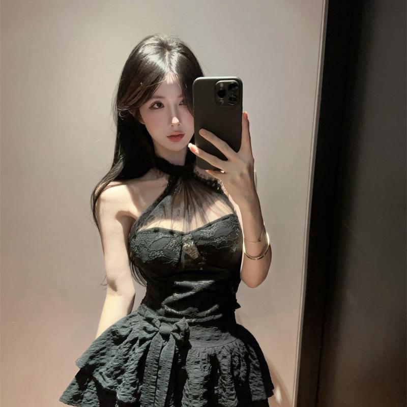 春 コーデ レディース ファッション オシャレ カワイイ シンプル きれいめ ナチュラル 上品カジュアル 婦人服 ホルターネック レース メッシュ ボタン チューブ トップス ベスト セクシー スカート スーツ