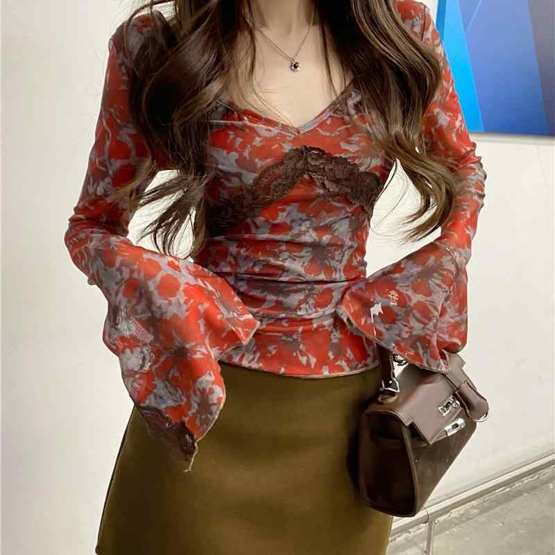 春 コーデ レディース ファッション オシャレ カワイイ シンプル きれいめ ナチュラル 上品カジュアル 婦人服 クラシック レース Tシャツ 快適 トランペット スリーブ スリム セクシー トップス