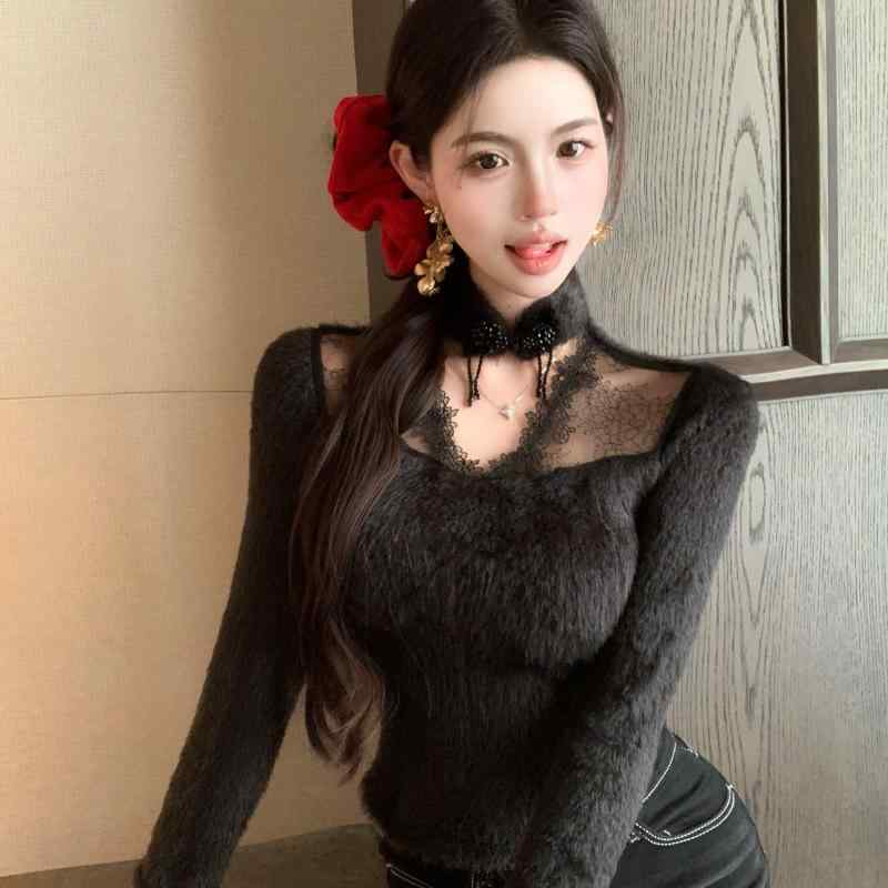 春 コーデ レディース ファッション オシャレ カワイイ シンプル きれいめ ナチュラル 上品カジュアル 婦人服 レース ハーフ タートルネック トップス インナーウェア 黒 トランペット スリーブ レイヤリング シャツ