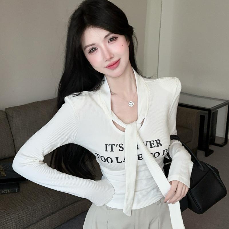 春 コーデ レディース ファッション オシャレ カワイイ シンプル きれいめ ナチュラル 上品カジュアル 婦人服 ストラップ スリムトップス レイヤリング シャツ タイト T