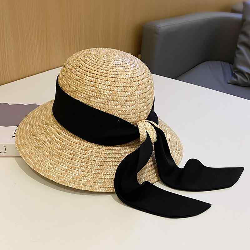 春 コーデ オシャレ 小物 アイテム レディース 夏　リボン　麦わら帽子　海辺　ビーチ　エレガント　つば広