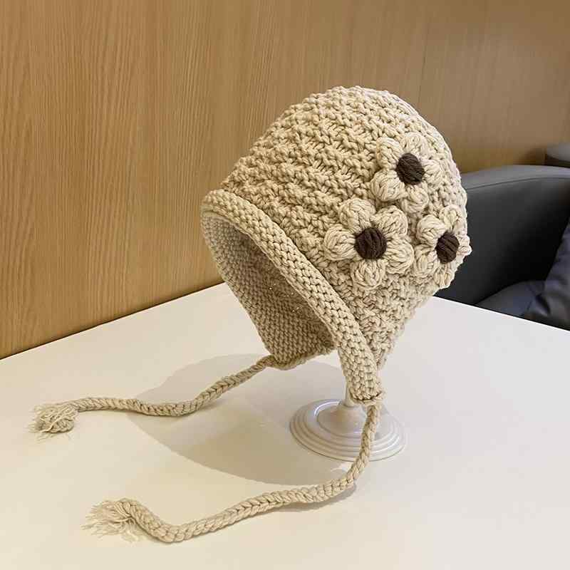 春 コーデ オシャレ 小物 アイテム レディース ウール　ニット帽　キャップ　フラワー　タッセル　プルオーバー　耳保護