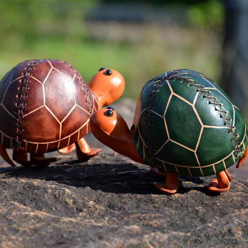 メンズ 鞄 カバン バック ファッション オシャレ アイテム 小物 なめし 牛革 カメ 貯金 箱 かわいい デスク トップ 装飾 コイン 収納 瓶 ギフト 革