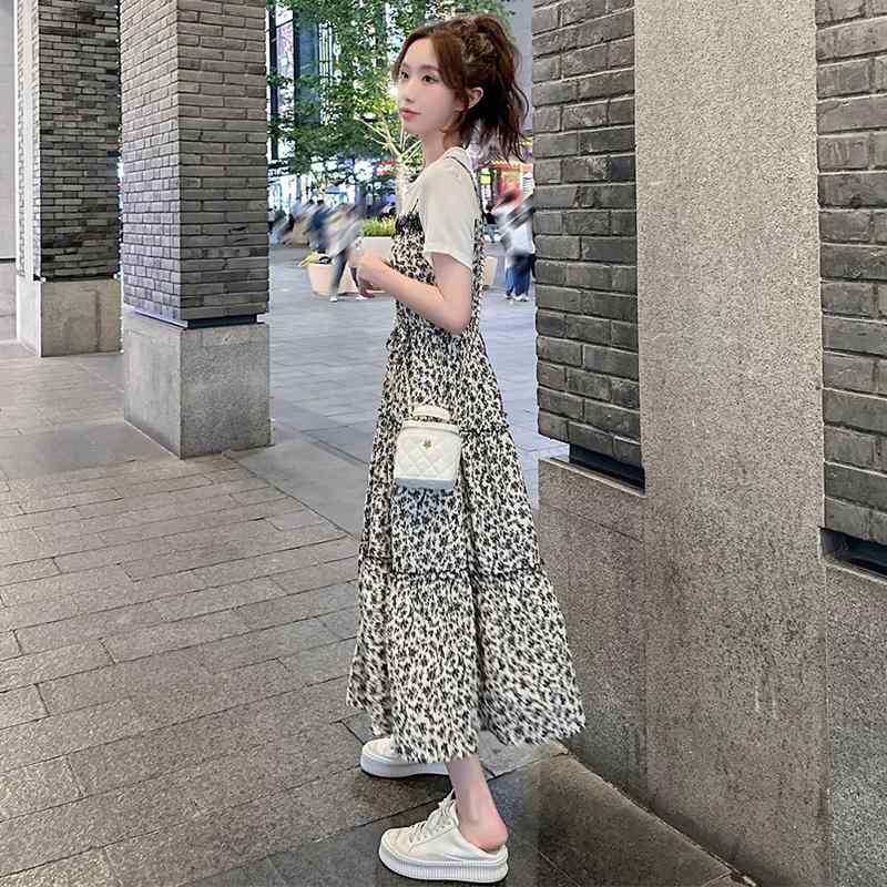 秋コーデ レディース ファッション 女性用 白 フレンチ フローラル ドレス 海辺 バカンス バケーション スリム スカート