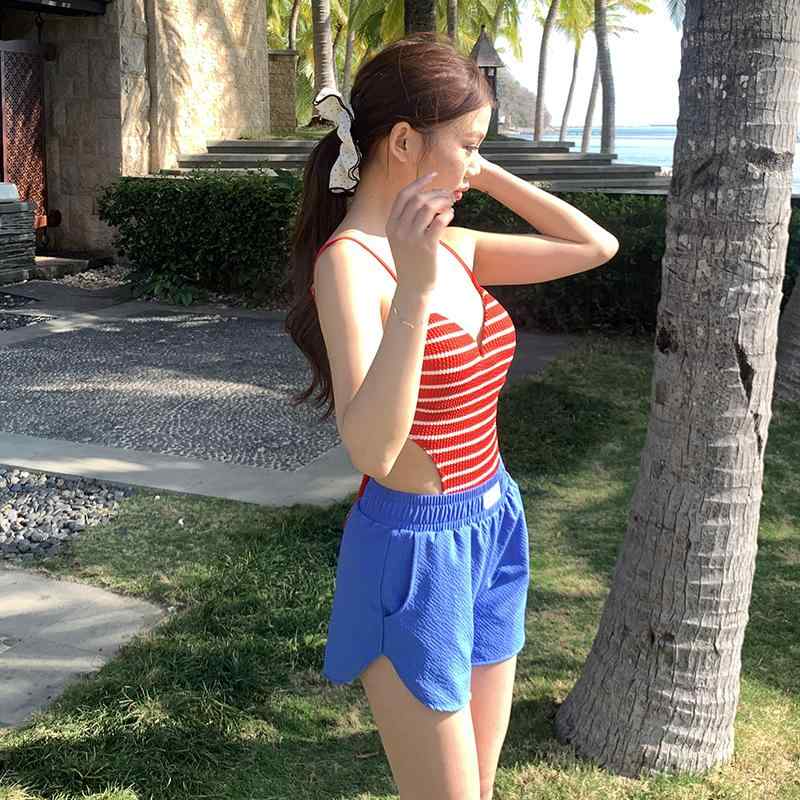 夏コーデ レディース ファッション 服 オシャレ カワイイ 女性用 シンプル 大人カワイイ 水着 三角 ワンピース セクシー ギャザー パンツ 海辺