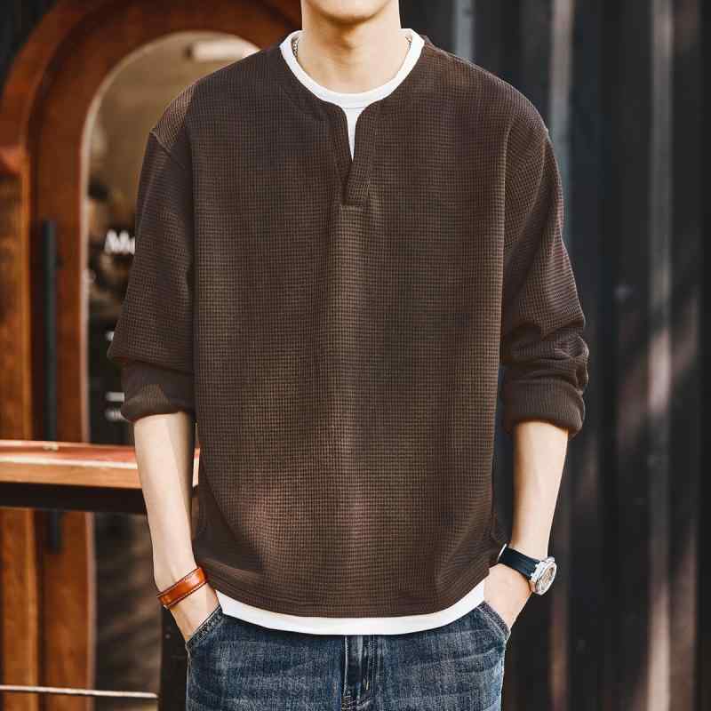 メンズ ファッション 服 男性用 オシャレ シンプル 大人 かっこいい ストリート グリーン ディア ハイエンド ブラウン フェイク ツーピース Vネック 長袖 Tシャツ ベルベット インナー スウェットシャツ ボトム ヘンリーネック