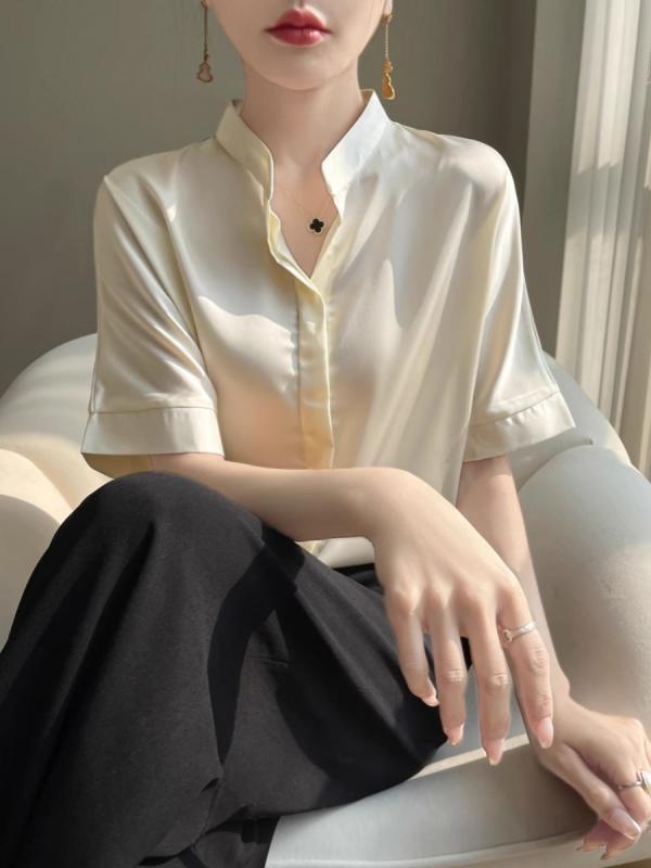 レディース ファッション 服 オシャレ 女性用 シンプル 大人カワイイ 大きいサイズ 婦人服 スタンドカラー 半袖 夏 スタイル 無地 シルキー サテン 韓国 スタイル トップス