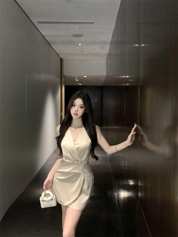 ファッション 服 オシャレ カワイイ シンプル 大カワイイ サイズ 婦服 ガール ハイエンド クロス Vネックノースリーブ ドレス プリーツ ヒップ カバー スカート