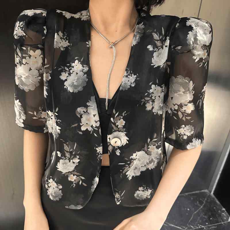 春 コーデ レディース ファッション オシャレ カワイイ シンプル きれいめ ナチュラル 上品カジュアル 婦人服 夏 プリント パフスリーブシャツ 日焼け防止 服 ジャケット