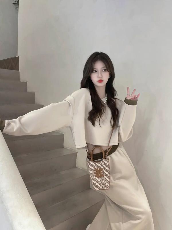 レディース ファッション 服 オシャレ カワイイ シンプル 大人カワイイ 大きいサイズ ハイエンド 韓国 スタイル カジュアル ベージュ トレーナー スカート 秋 ツーピース スーツ