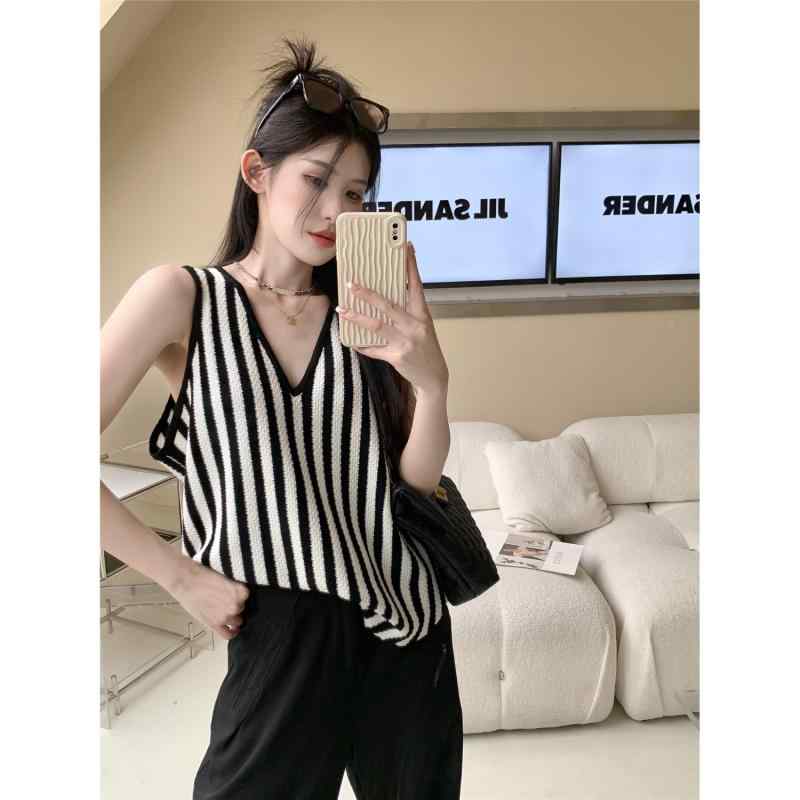 春 コーデ レディース ファッション オシャレ カワイイ シンプル きれいめ ナチュラル 上品カジュアル 婦人服 ハイエンド 黒 白 ストライプ ベスト 夏 Vネックノースリーブ トップス