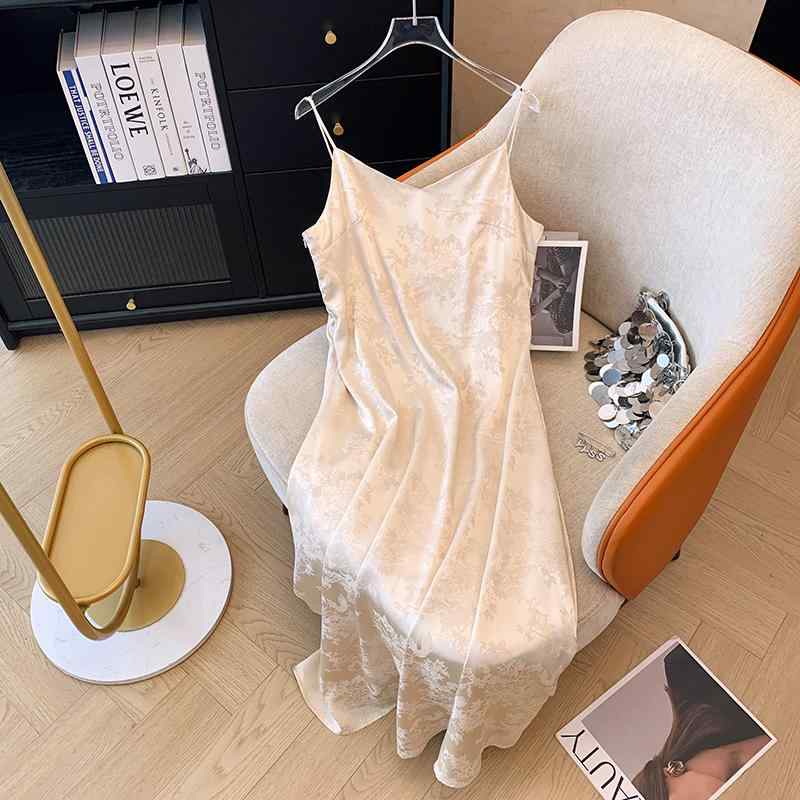 秋服 レディース ファッション オシャレ カワイイ シンプル 大人カワイイ 大きいサイズ フレンチ サテン ストラップ Vネック ドレス 秋 ハイエンド アセテート ジャカード スカート スリム ロング ベスト