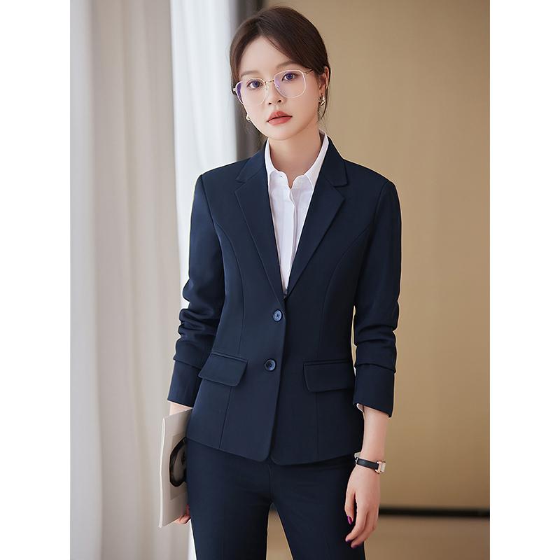 エコ レザー ビジネス 服装 秋冬 フォーマルウェア スーツ スタイル ホテル マネージャー