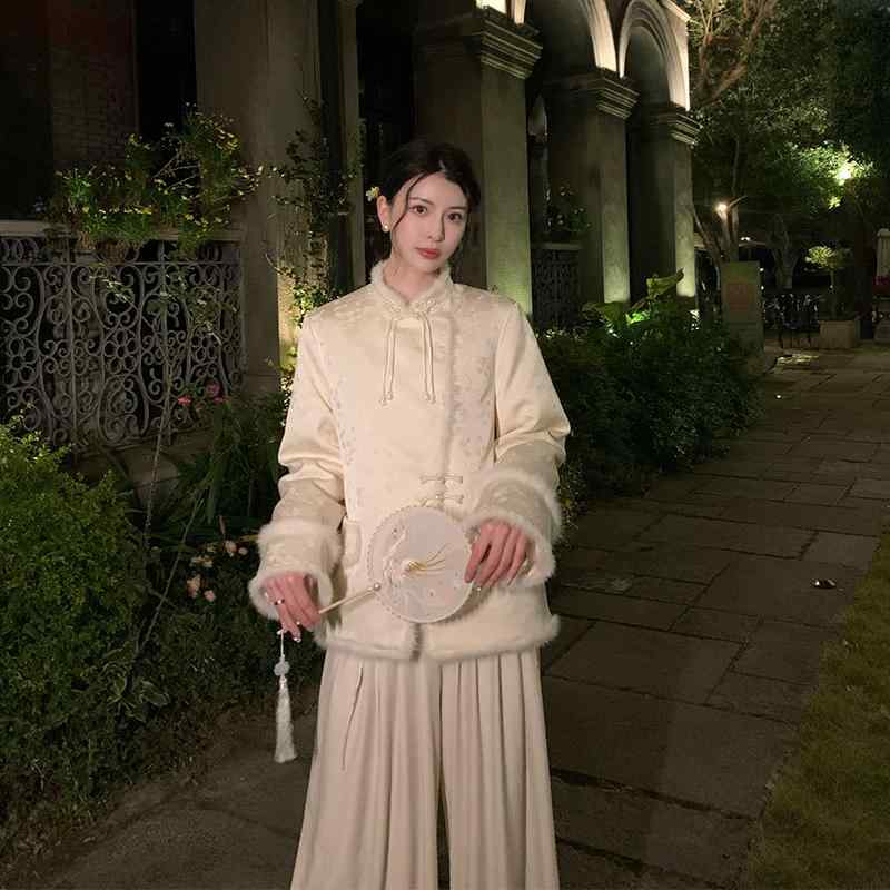 秋服 レディース ファッション オシャレ カワイイ シンプル 大人カワイイ 大きいサイズ オフホワイト スタンドカラー ダウン ジャケット 秋冬