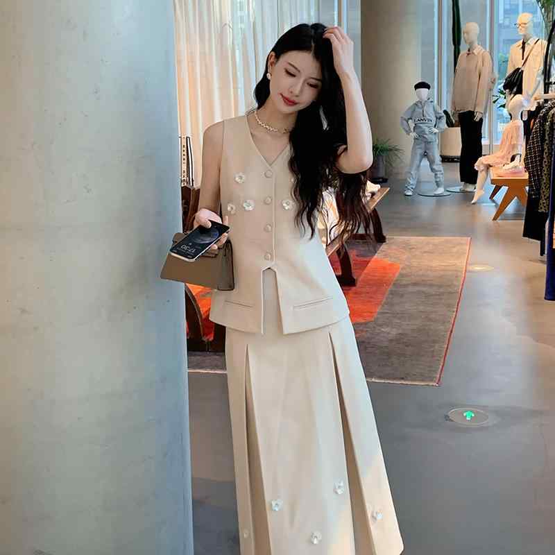 秋服 レディース ファッション オシャレ カワイイ シンプル 大人カワイイ 大きいサイズ ベージュ 韓国ファッション 通勤 ウェア ベスト スカート スーツ スタイル 秋