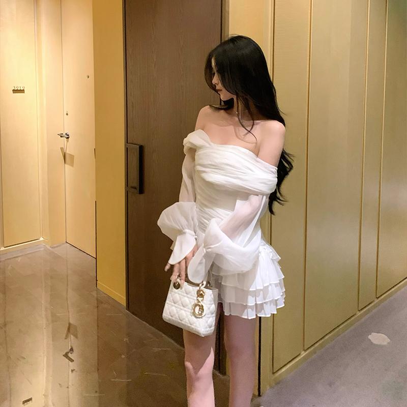 秋服 レディース ファッション オシャレ カワイイ シンプル 大人カワイイ 大きいサイズ ナチュラル ヒロイン ホワイト フリル フィッシュボーン ワンピース ドレス