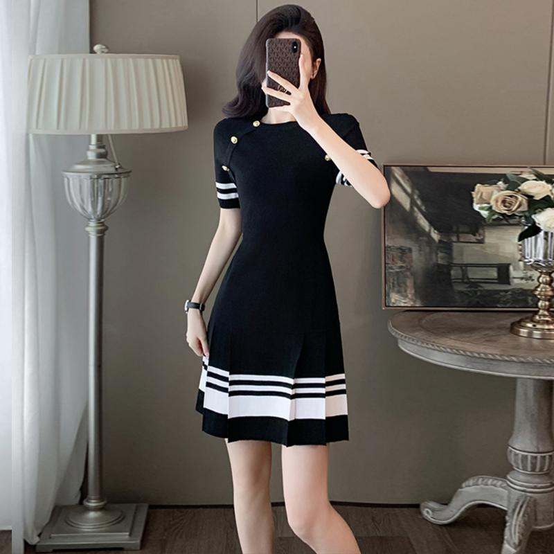 秋服 レディース ファッション オシャレ カワイイ シンプル 大人カワイイ 大きいサイズ ニット スカート フェミニン お姫様 ハイエンド スリミング ドレス