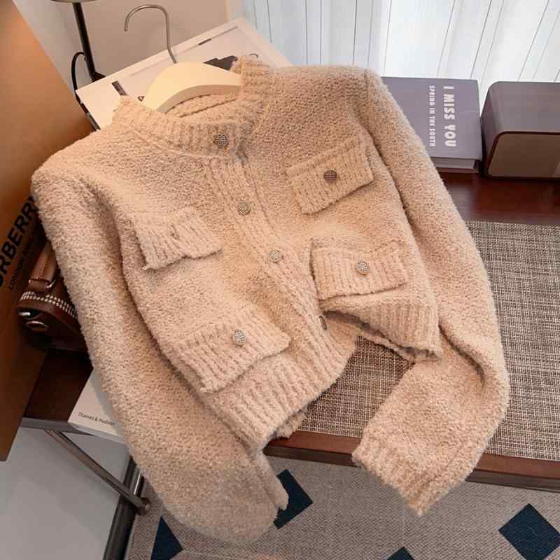 春 コーデ レディース ファッション オシャレ カワイイ シンプル きれいめ ナチュラル 上品カジュアル 婦人服 フレンチ ラウンドネック ニット カーディガン ソフト セーター ジャケット トップス