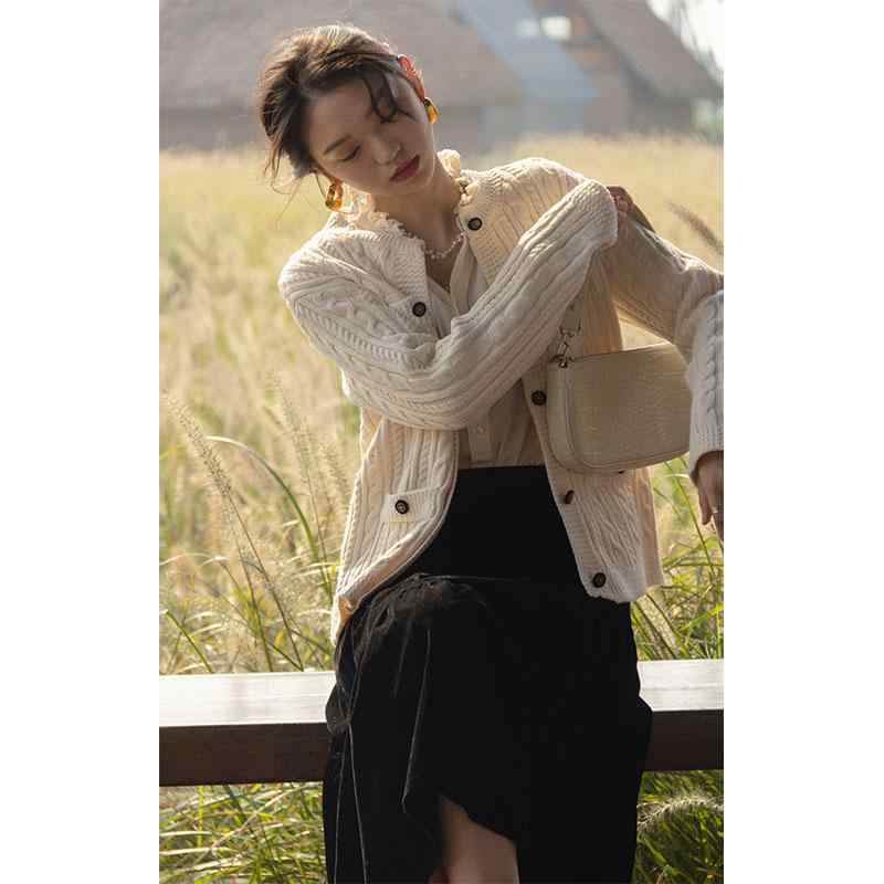 秋服 レディース ファッション オシャレ カワイイ シンプル 大人カワイイ 大きいサイズ フレンチ レトロ ニットカーディガン セーター コート 白 装飾 ポケット トップス