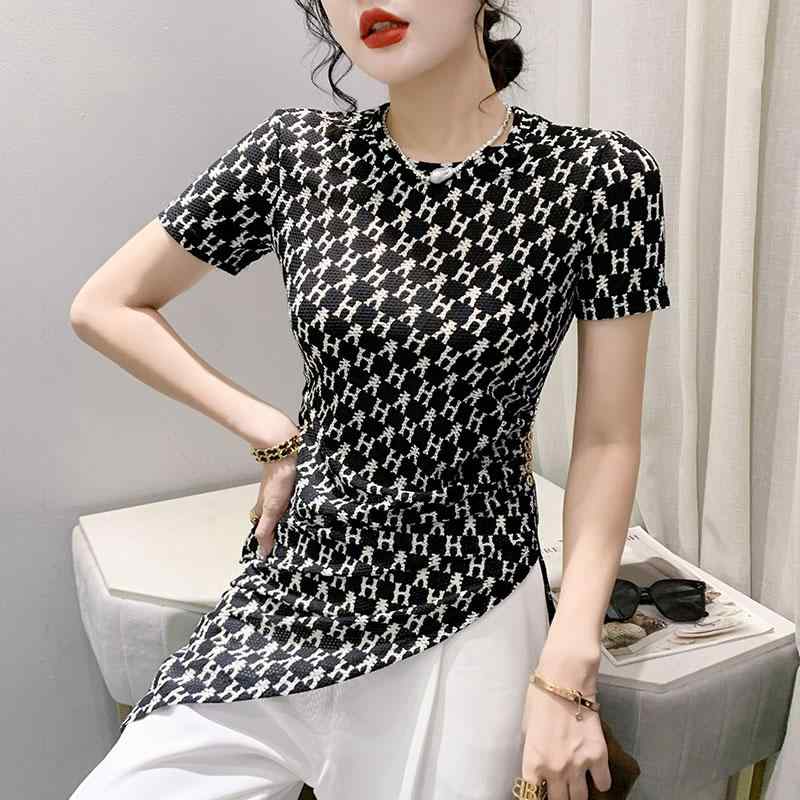 秋冬 コーデ レディース ファッション オシャレ 服 カワイイ シンプル 大人カワイイ 大きいサイズ レター プリント スリット レイヤリング シャツ スリムフィット スタイリッシュ ミドル丈 半袖 T トップス