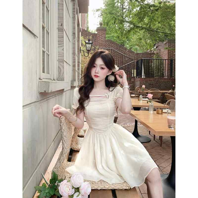 秋冬 コーデ レディース ファッション オシャレ 服 カワイイ シンプル 大人カワイイ 大きいサイズ フレンチ ジェントル ウィンド スクエアネック パフスリーブ ドレス