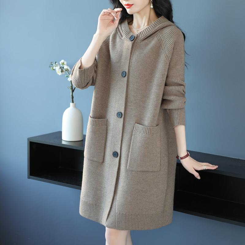 秋冬 コーデ レディース ファッション オシャレ 服 カワイイ シンプル 大人カワイイ 大きいサイズ ミドル丈 セーター コート 厚手 ニット ウール フード付き