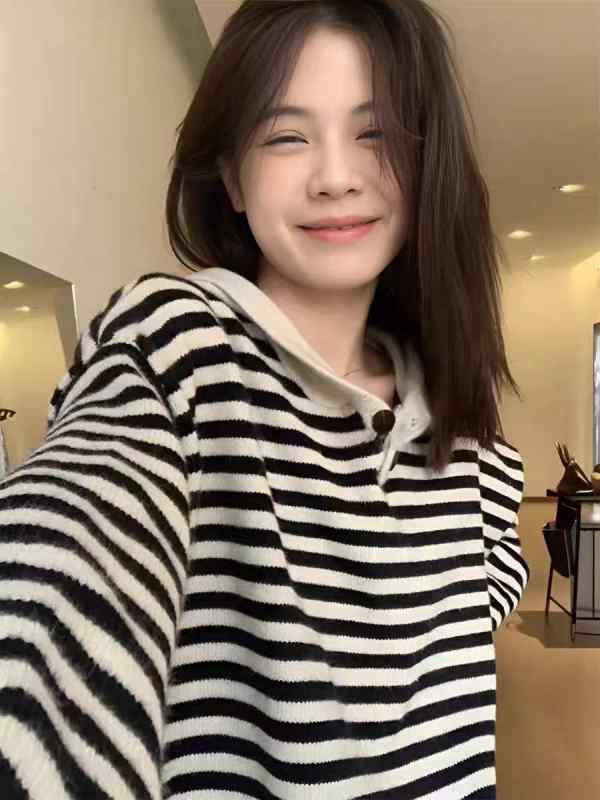 秋冬 コーデ レディース ファッション オシャレ 服 カワイイ シンプル 大人カワイイ 大きいサイズ フード付き ストライプ セーター 長袖 セーター トップス