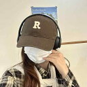 秋冬 コーデ レディース ファッション オシャレ アイテム カワイイ シンプル 大人カワイイ R マーク 茶色 野球帽 ベースボール キャップ 痩せ スポーツ ハット 韓国スタイル ピーク キャップ