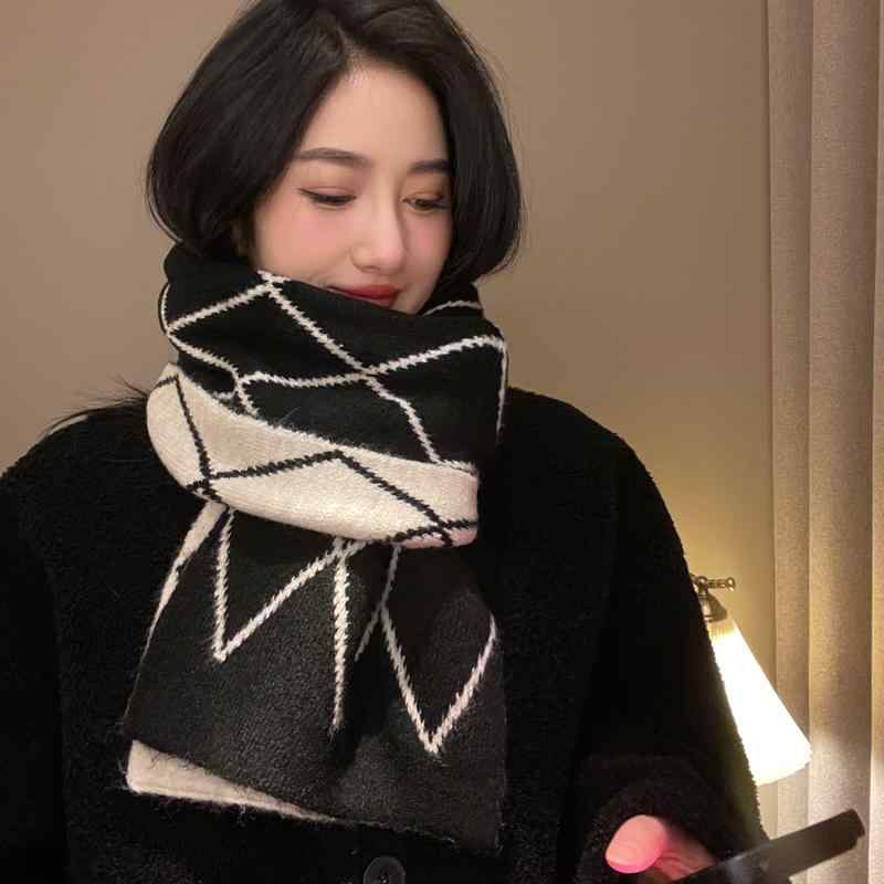 秋冬 コーデ レディース ファッション オシャレ アイテム カワイイ シンプル 大人カワイイ スタイル ニット スカーフ 厚手 ウール 混紡 快適 レトロ