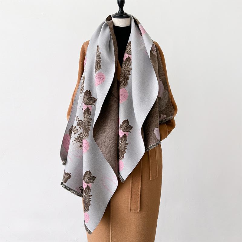 秋冬 コーデ レディース ファッション オシャレ アイテム カワイイ シンプル 大人カワイイ スカーフ アンティーク